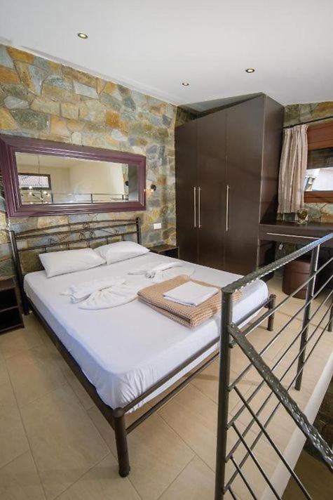 Stone Suites Pefkochori Buitenkant foto