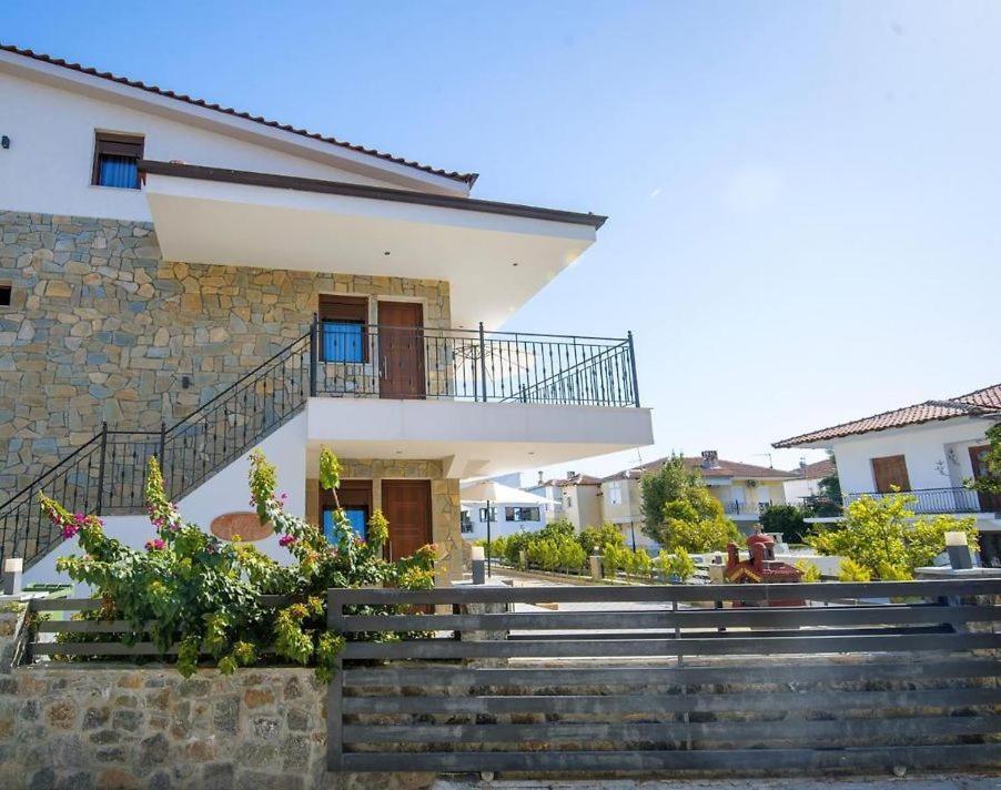 Stone Suites Pefkochori Buitenkant foto